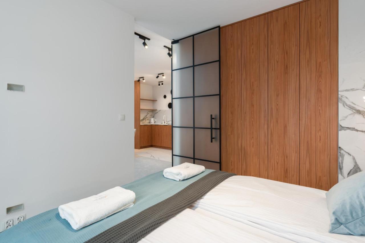 Wilczak Apartment With Free Garage Poznan By Noclegi Renters Buitenkant foto